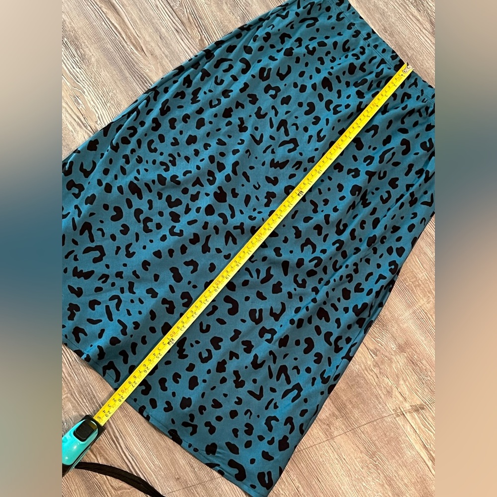 LES AMIS | Abstract Dot Midi Skirt in Teal - Picture 5 of 6